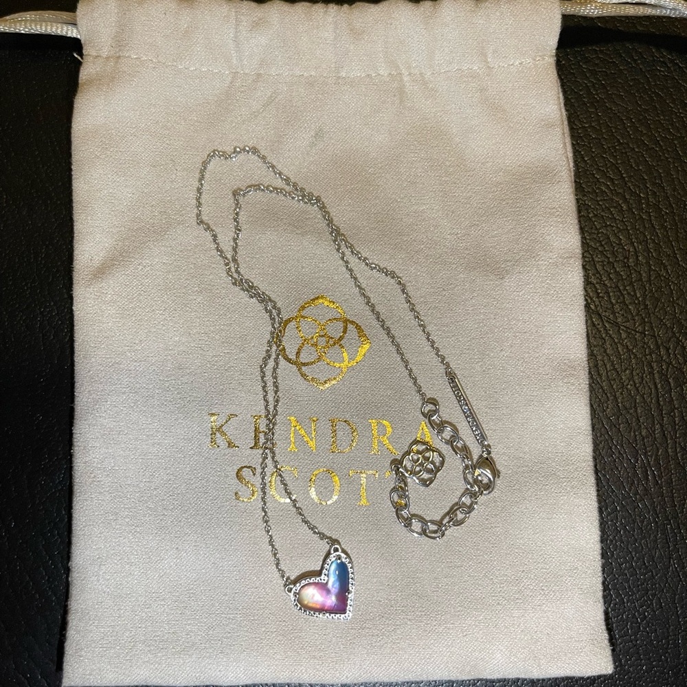 Kendra Scott necklace